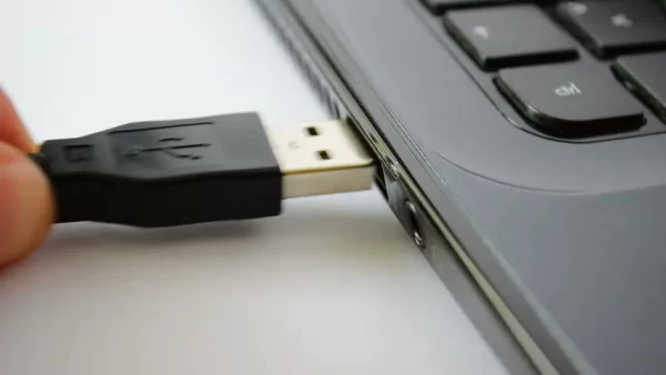 The Proper Way to Plug in a USB Cable Every Time
